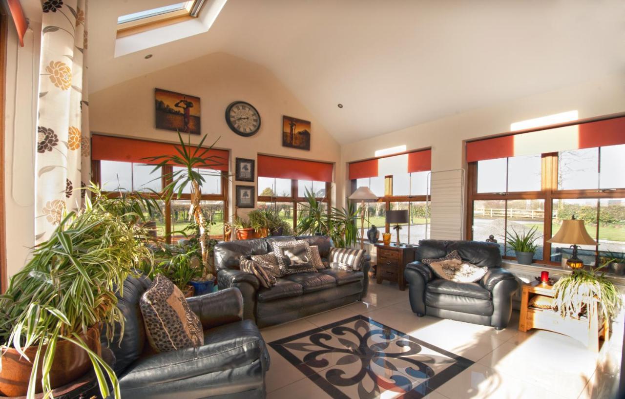 Knockalla Luxury Property With Hot Tub Suitable For Families Portadown Exterior photo