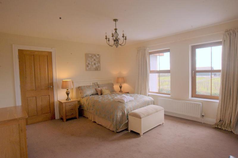 Knockalla Luxury Property With Hot Tub Suitable For Families Portadown Exterior photo